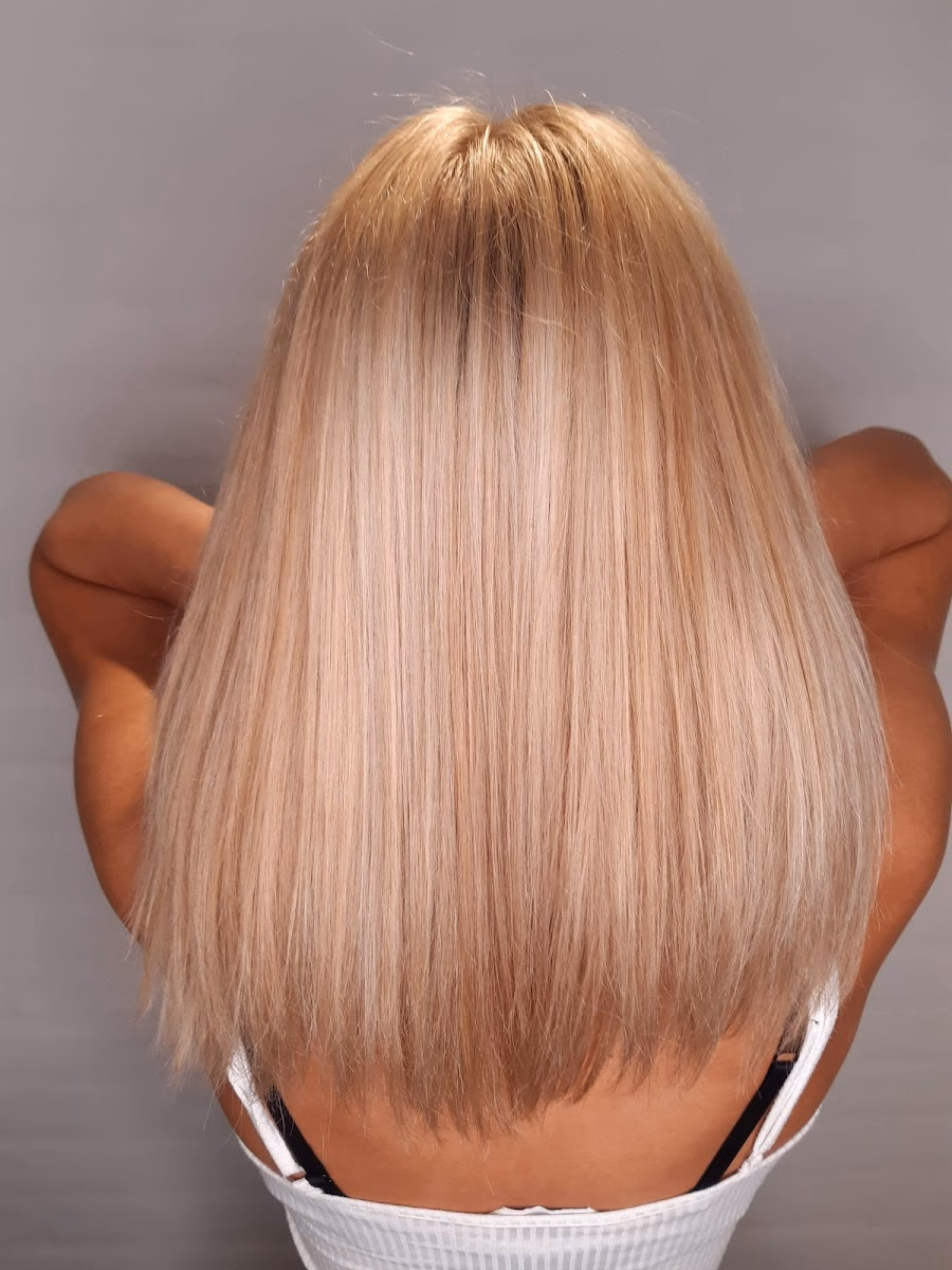 Eksempel på Nordic Balayage — blød solkysset hårfarvning